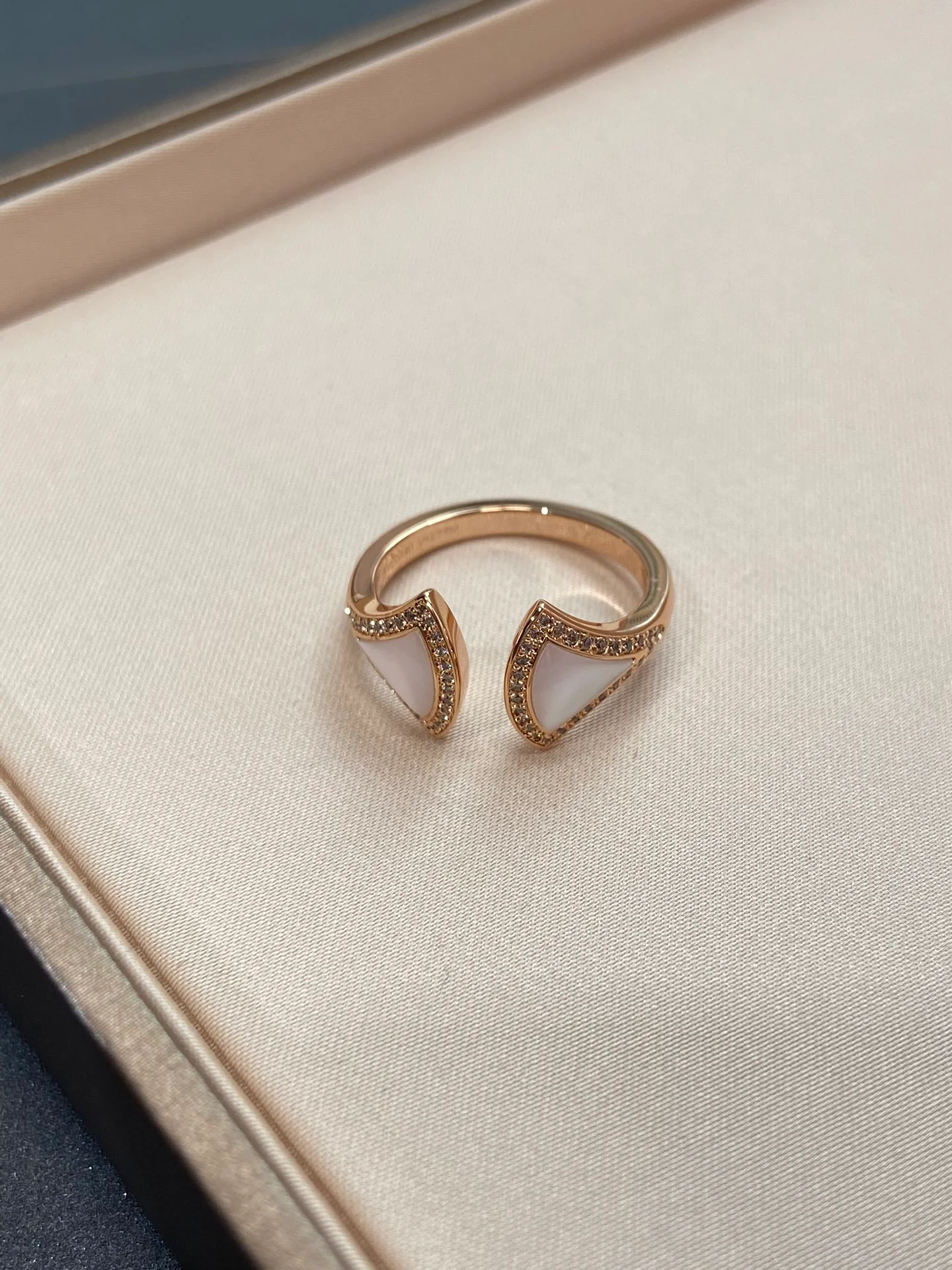 Кольцо Bvlgari 014