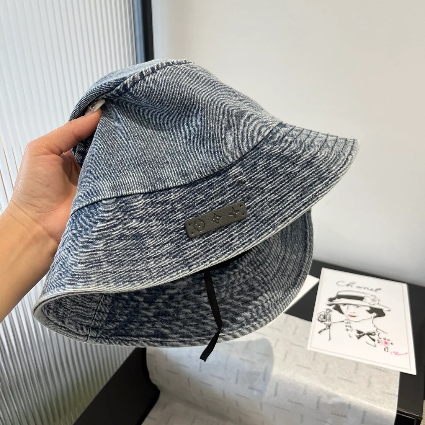 LV - Простая джинсовая панама