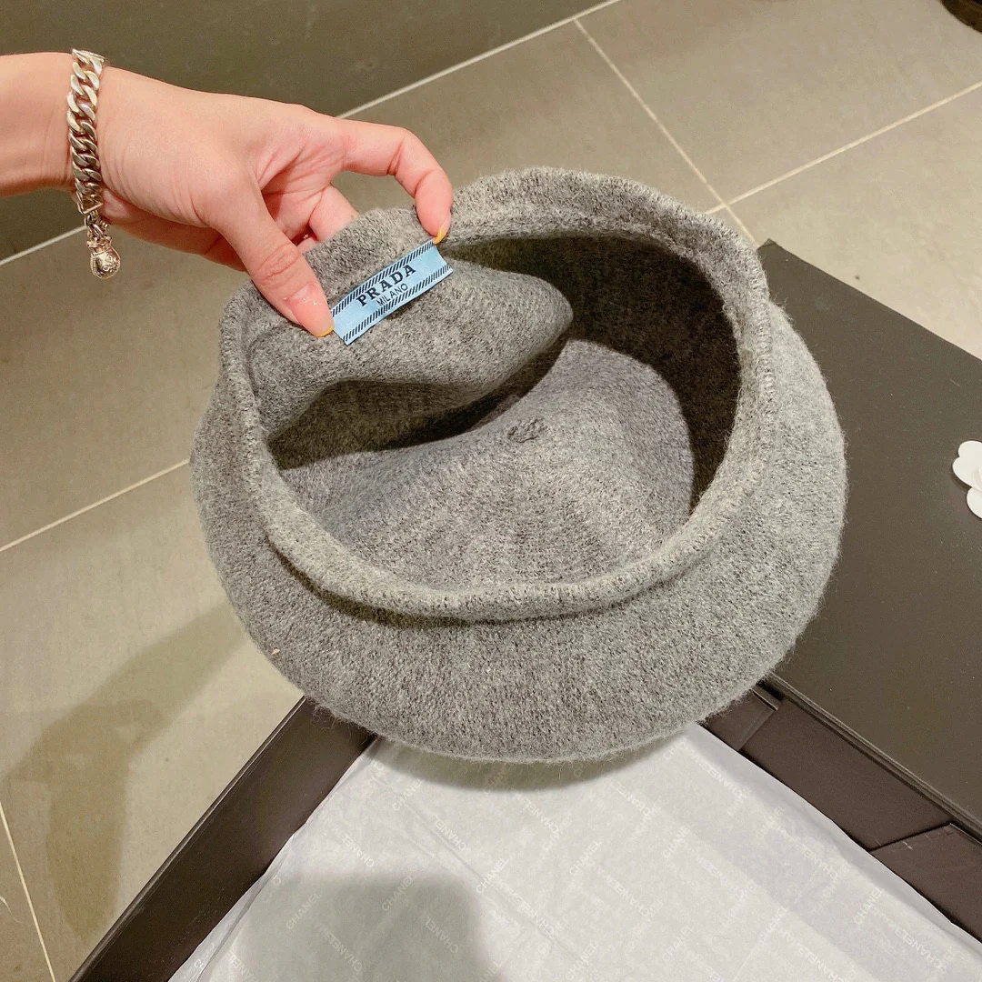 Prada - Вязаный берет - Серый