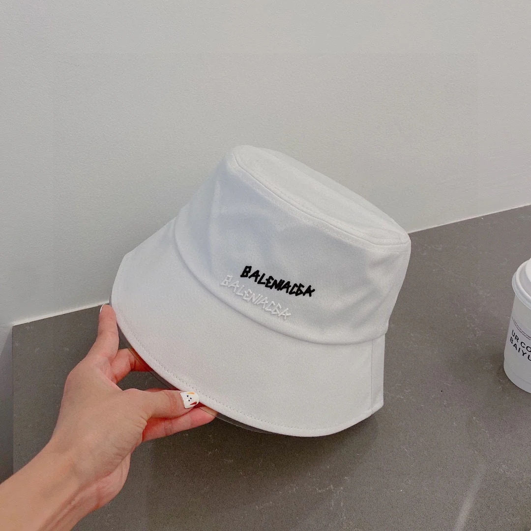 Balenciaga - Новинки весна/лето 2022 - Рыбацкая шляпа - 1