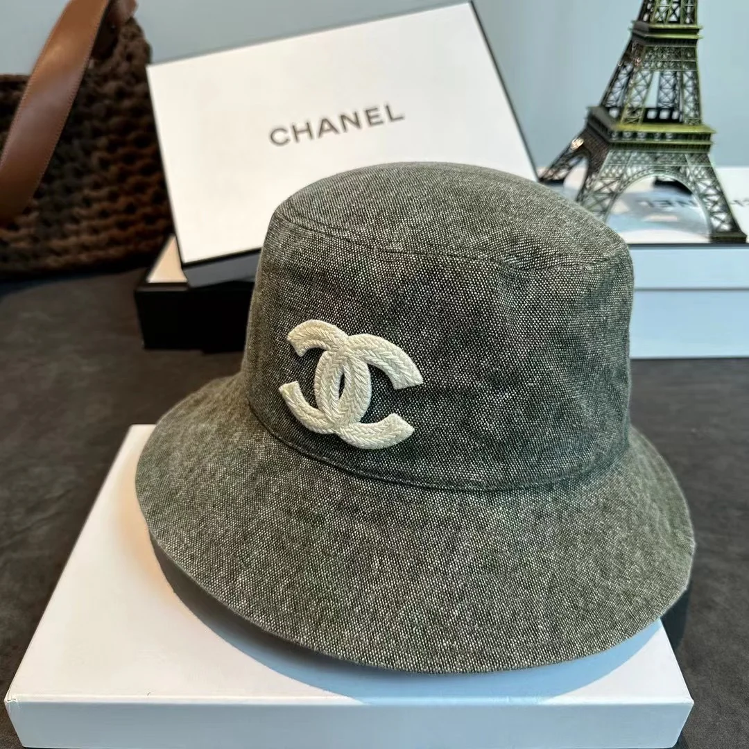 Новинка сезона весна/лето 2023 от Chanel - окрашенная ковбойская рыбацкая шляпа