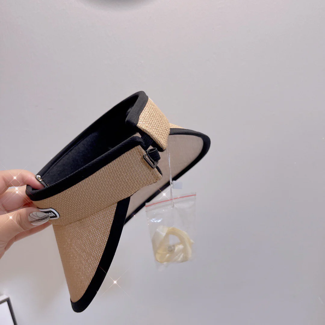 Balenciaga - Солнцезащитная шляпа из натуральной соломы с лоскутным дизайном и открытым верхом