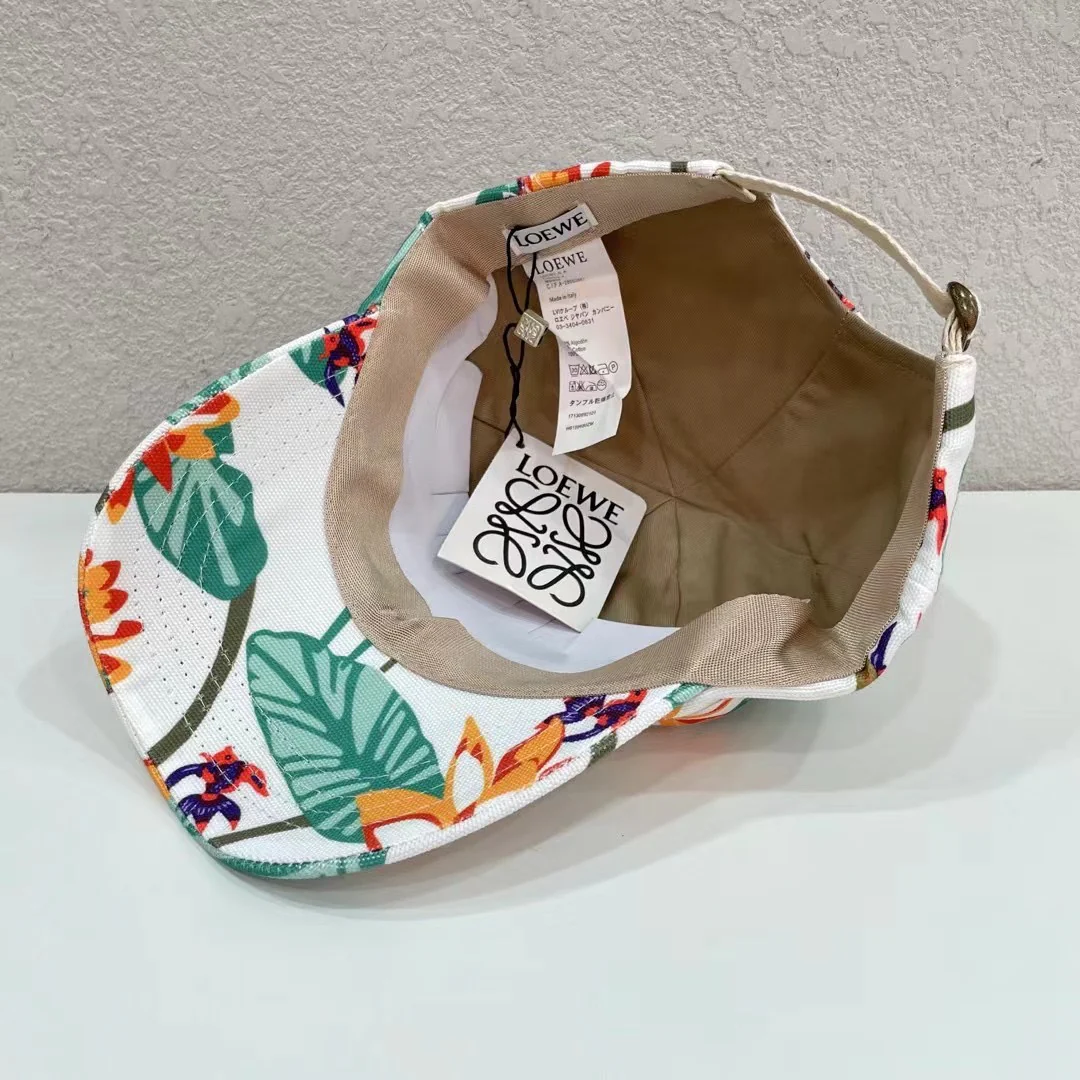 LOEWE - Новая бейсболка с принтом