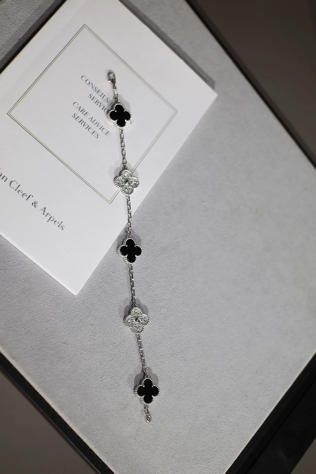 Браслет VCA - изображение из коллекции