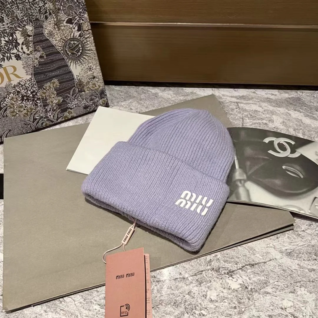 Miu Miu - Вязаная шапка из кроличьего меха и шерсти