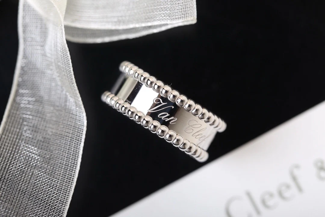 Ван Век - Кольцо 067