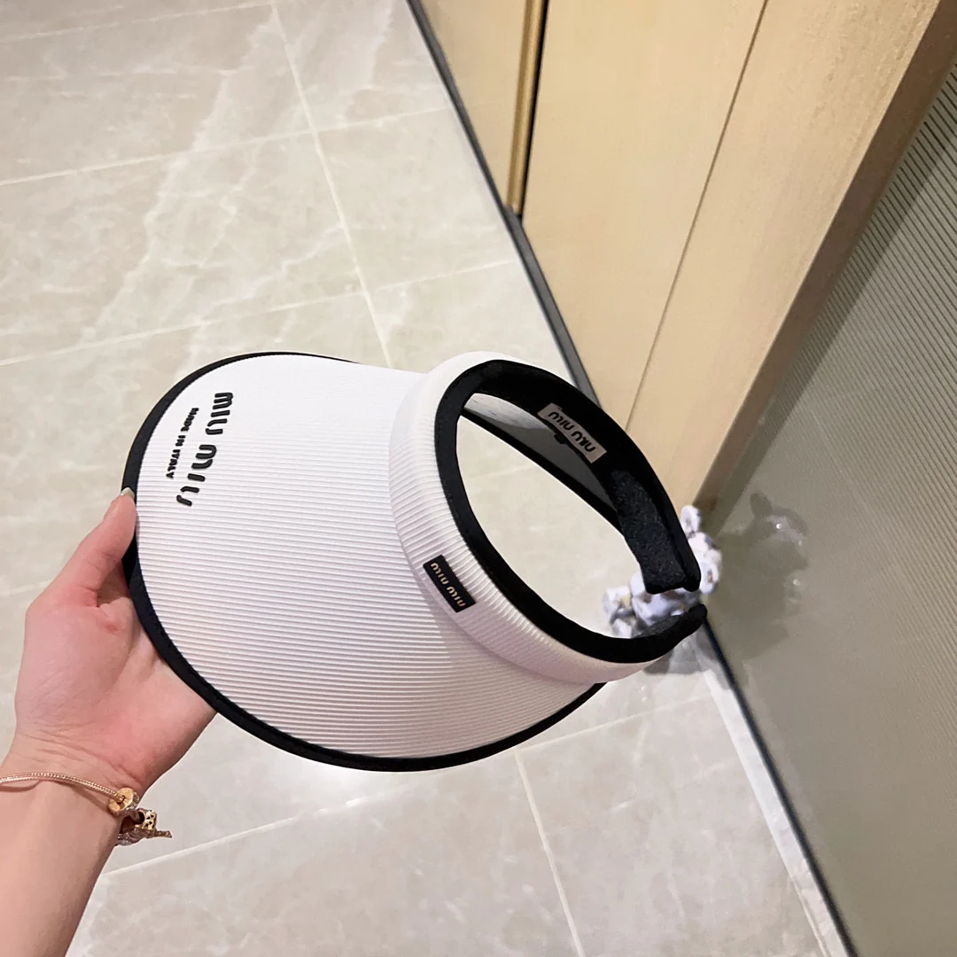 Новые поступления коллекции Miu Miu весна/лето 2023 - Козырек - Солнцезащитная шляпа - Белый - 1