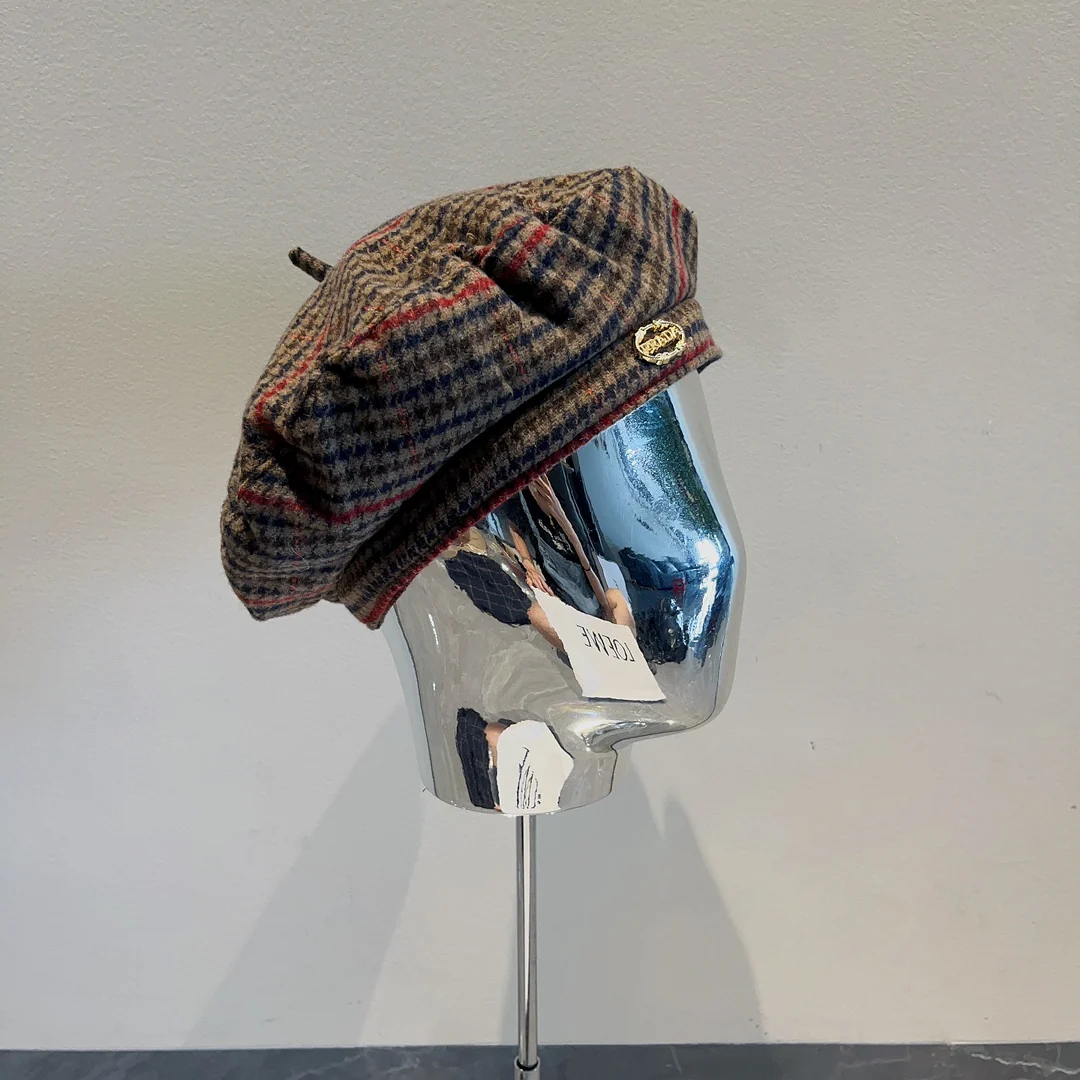 Prada - Ретро клетчатый берет из коллекции осень/зима - красный