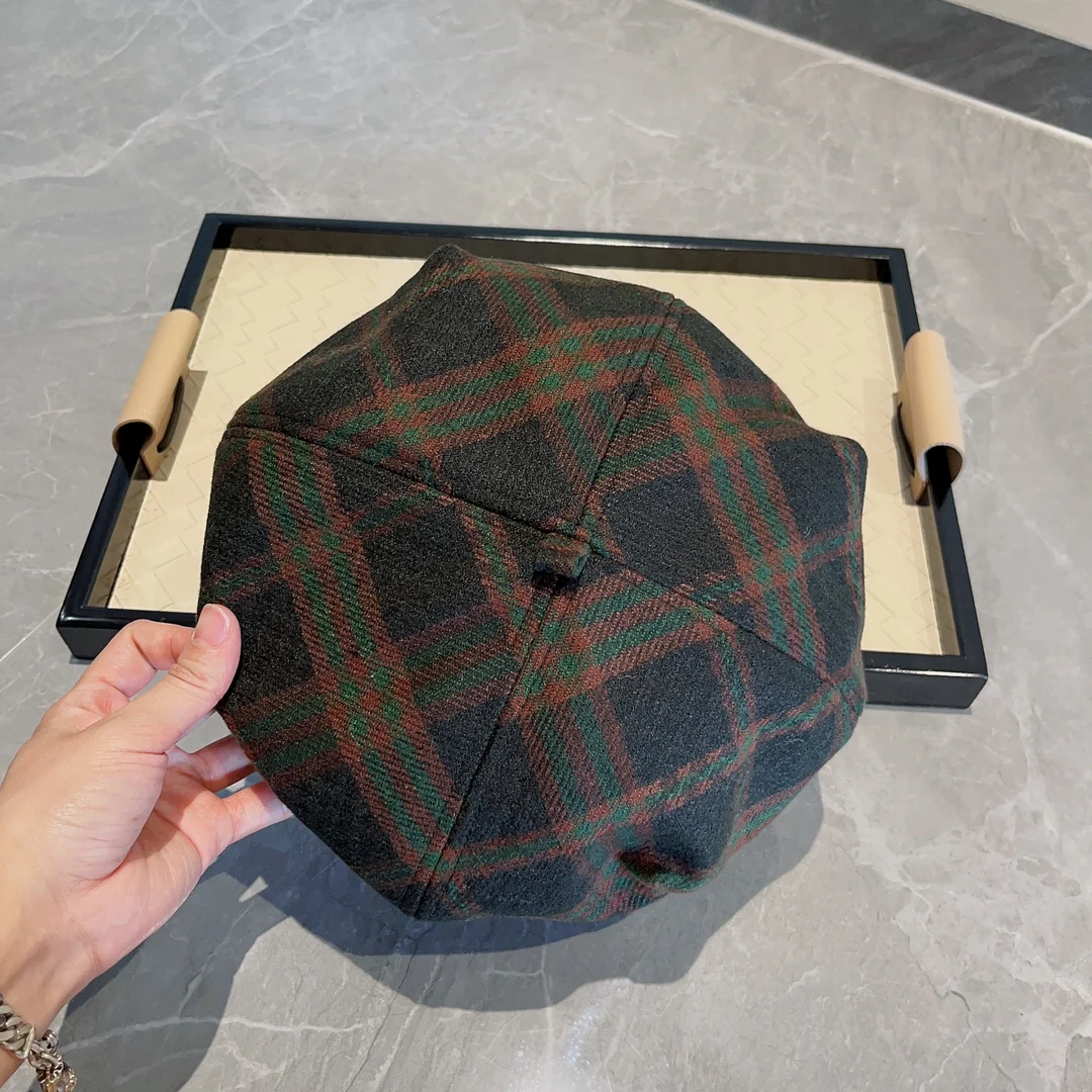 Восьмиугольный берет Burberry в клетку - черный