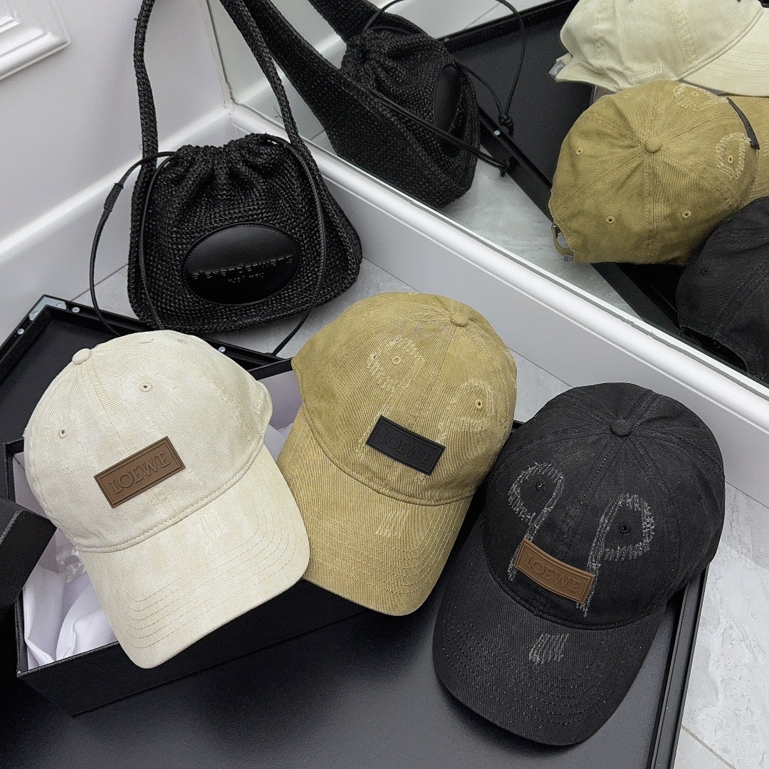 LOEWE - Новая модель - Бейсболка с эффектом потертости