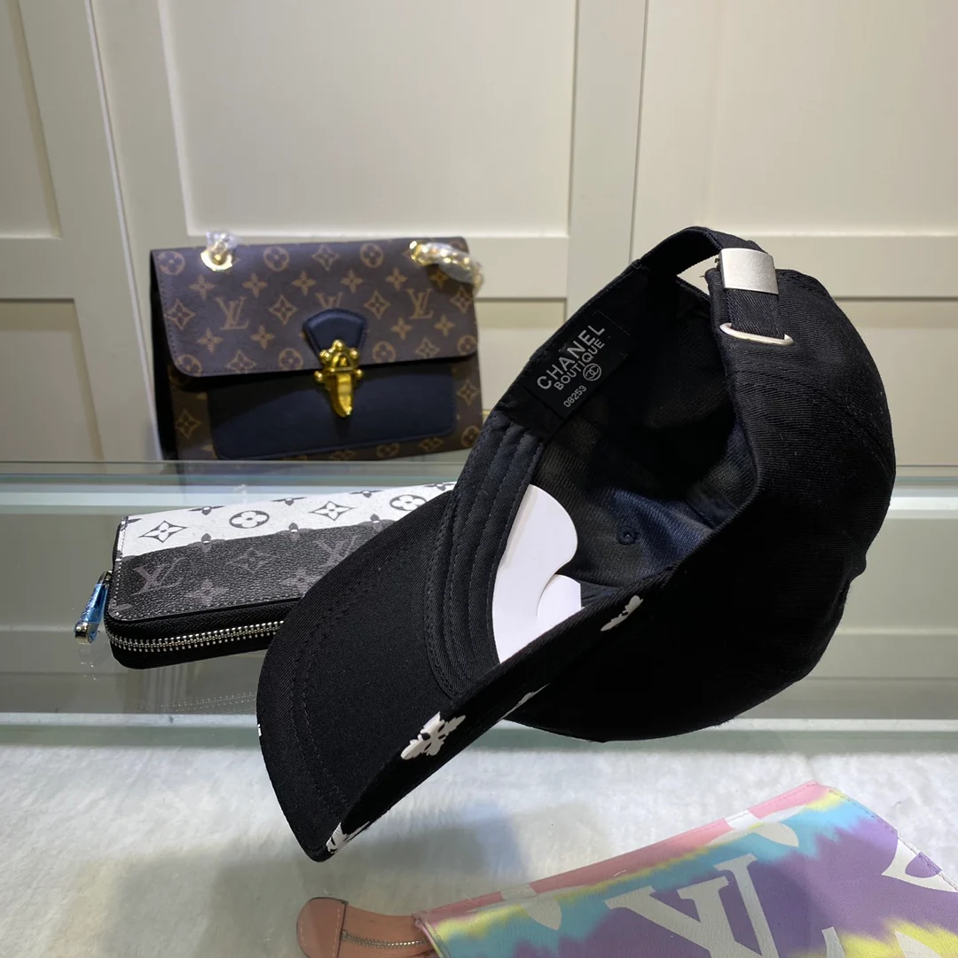 Новинка 2022 года от Chanel - кепка-?утиный клюв? - 5