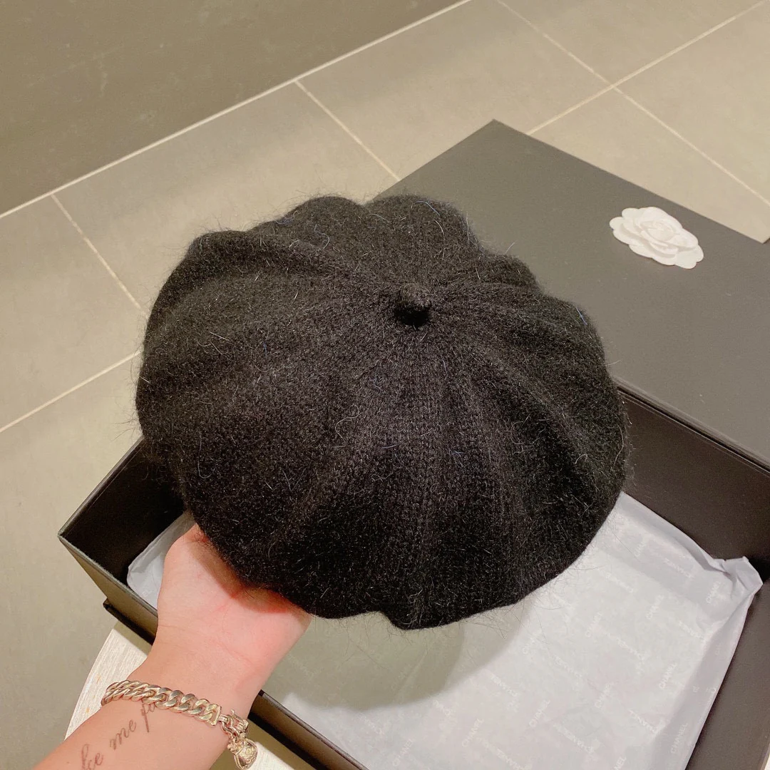 Miu Miu - Вязаный берет из кроличьего меха - Черный