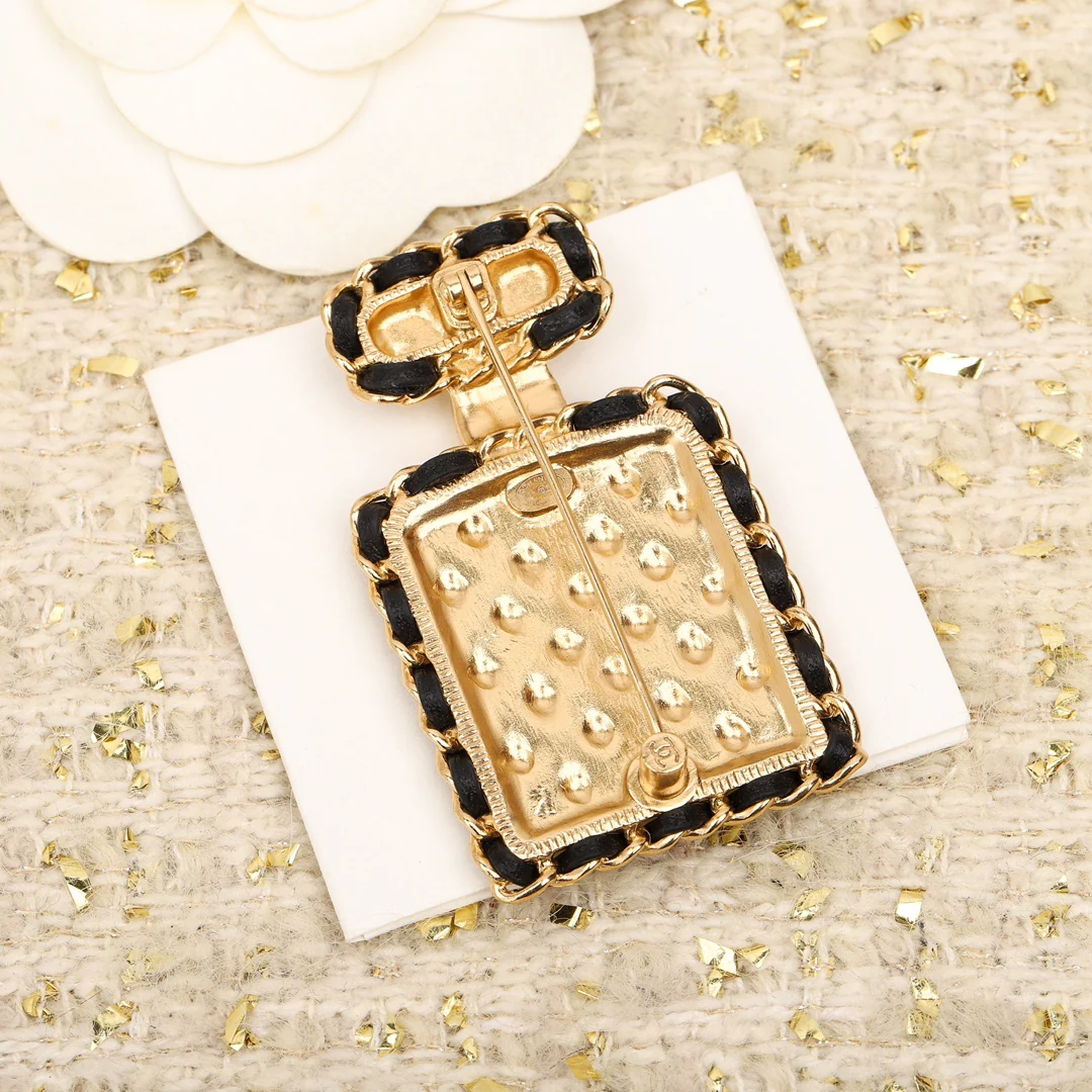 Брошь Chanel 128