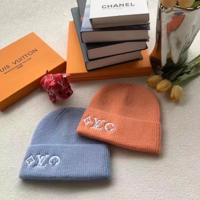 LV - Шерстяная вязаная шапка-бини - 1