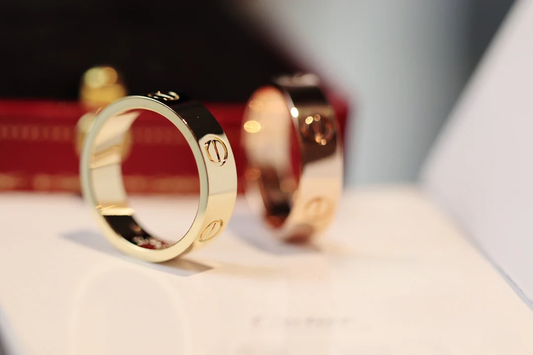 Кольцо Cartier Love — розовое золото, белое золото, желтое золото — без бриллиантов