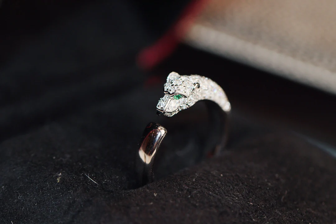 Коллекция Cartier Panther - Платина и бриллианты - Изумруд