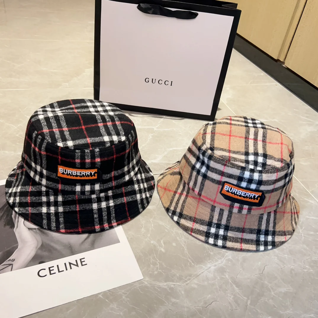 Новая панама Burberry 2023 года из кашемира в клетку - черная.