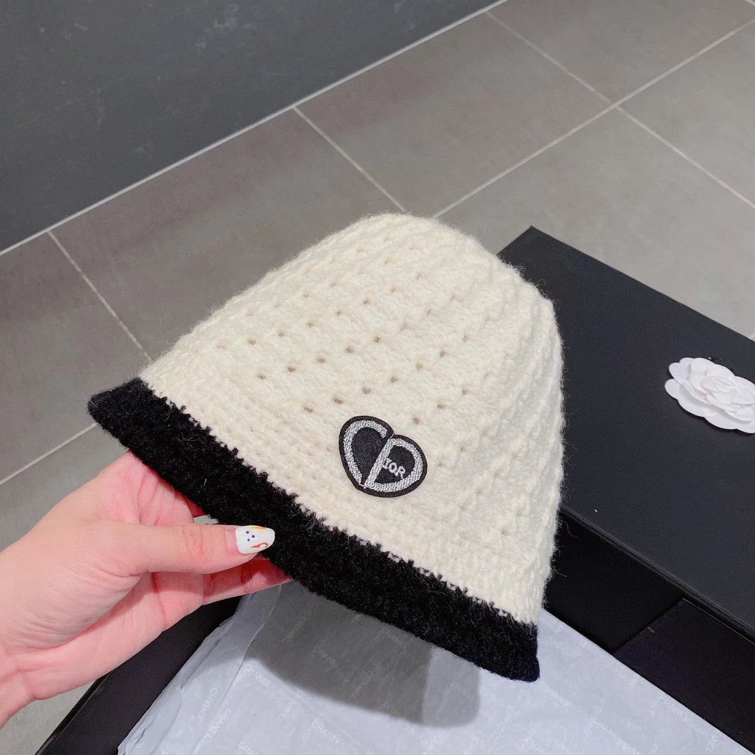 Dior - Вязаная рыбацкая шапка - Белая