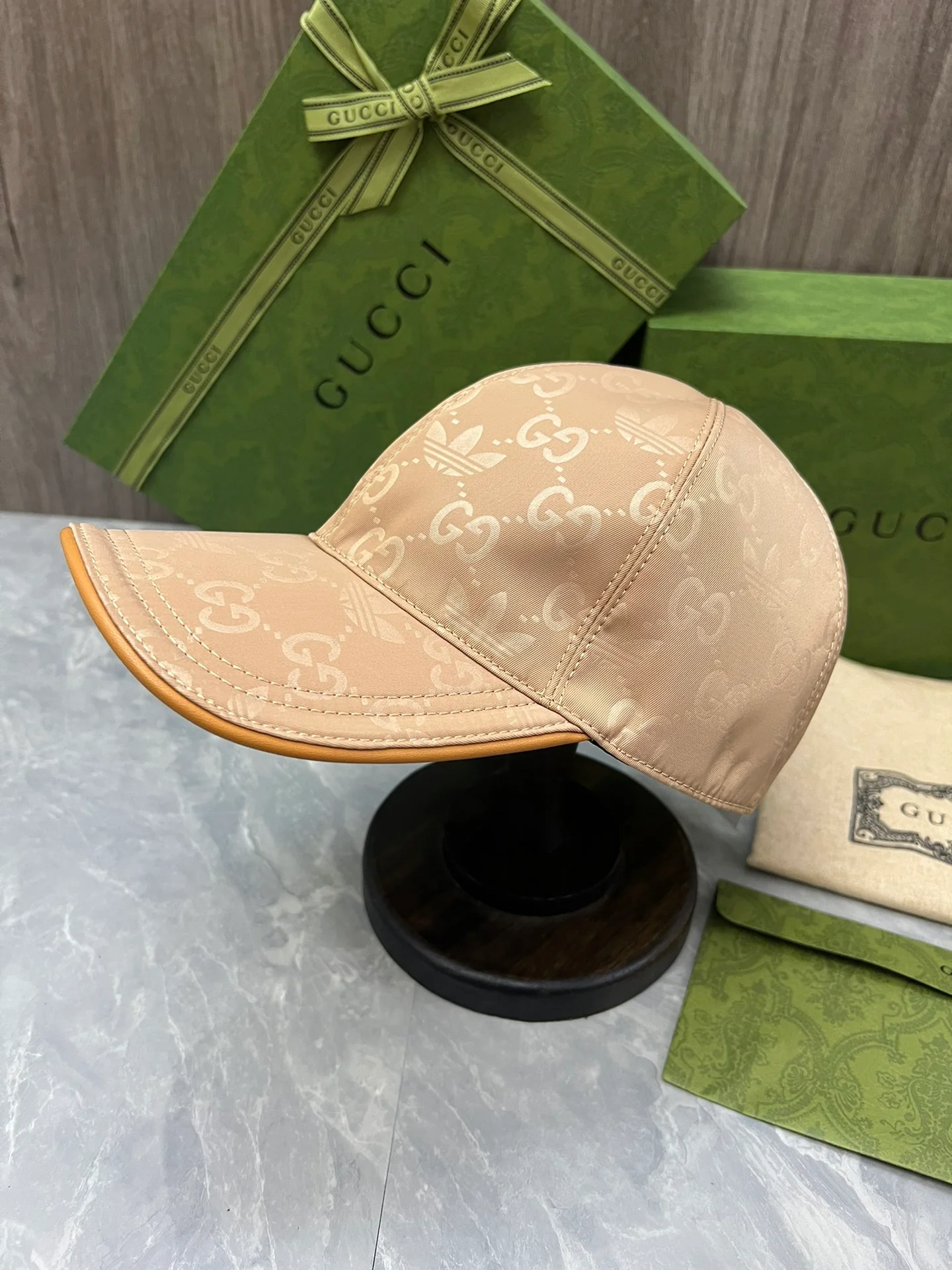 Водонепроницаемая бейсболка с монограммой от Gucci (коллаборация) - желтая