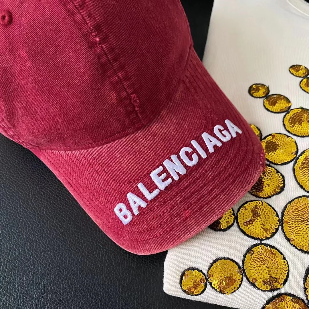 Бейсболка Balenciaga с вышивкой - розовая