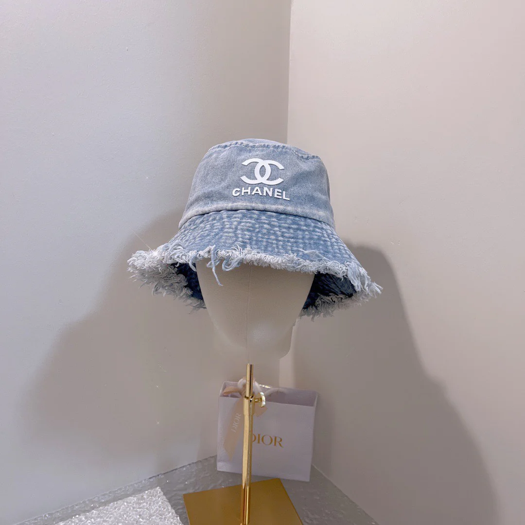 Chanel - Рыбацкая шляпа с эффектом потертой ковбойской бороды - 1