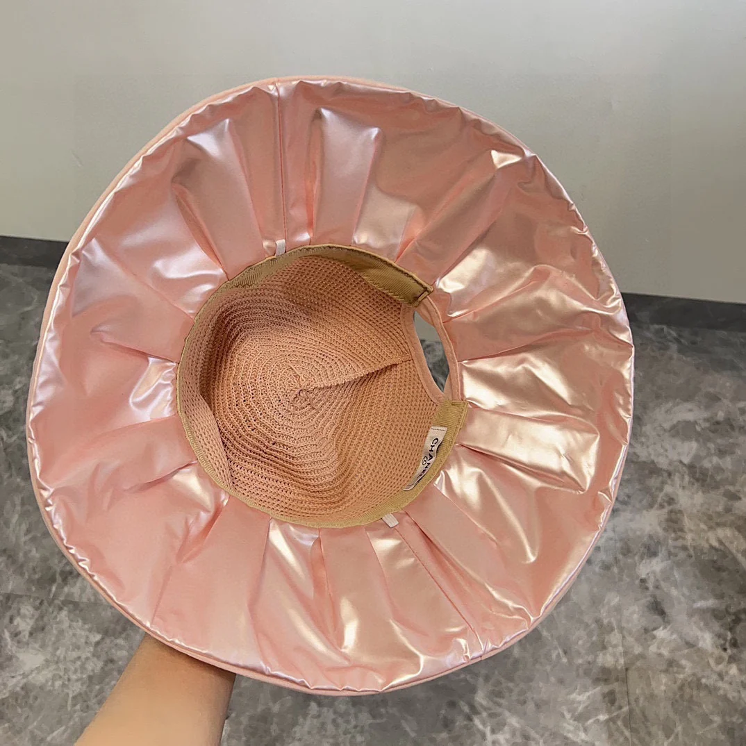 Новая двухслойная плетеная рыбацкая шляпа Chanel из коллекции ?Ранняя весна 2024? — розовая.