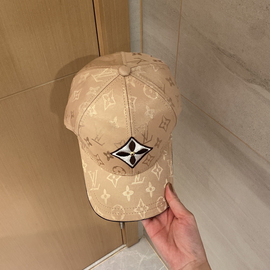 LV - Новая бейсболка с логотипом и нашивками - 2 цвета