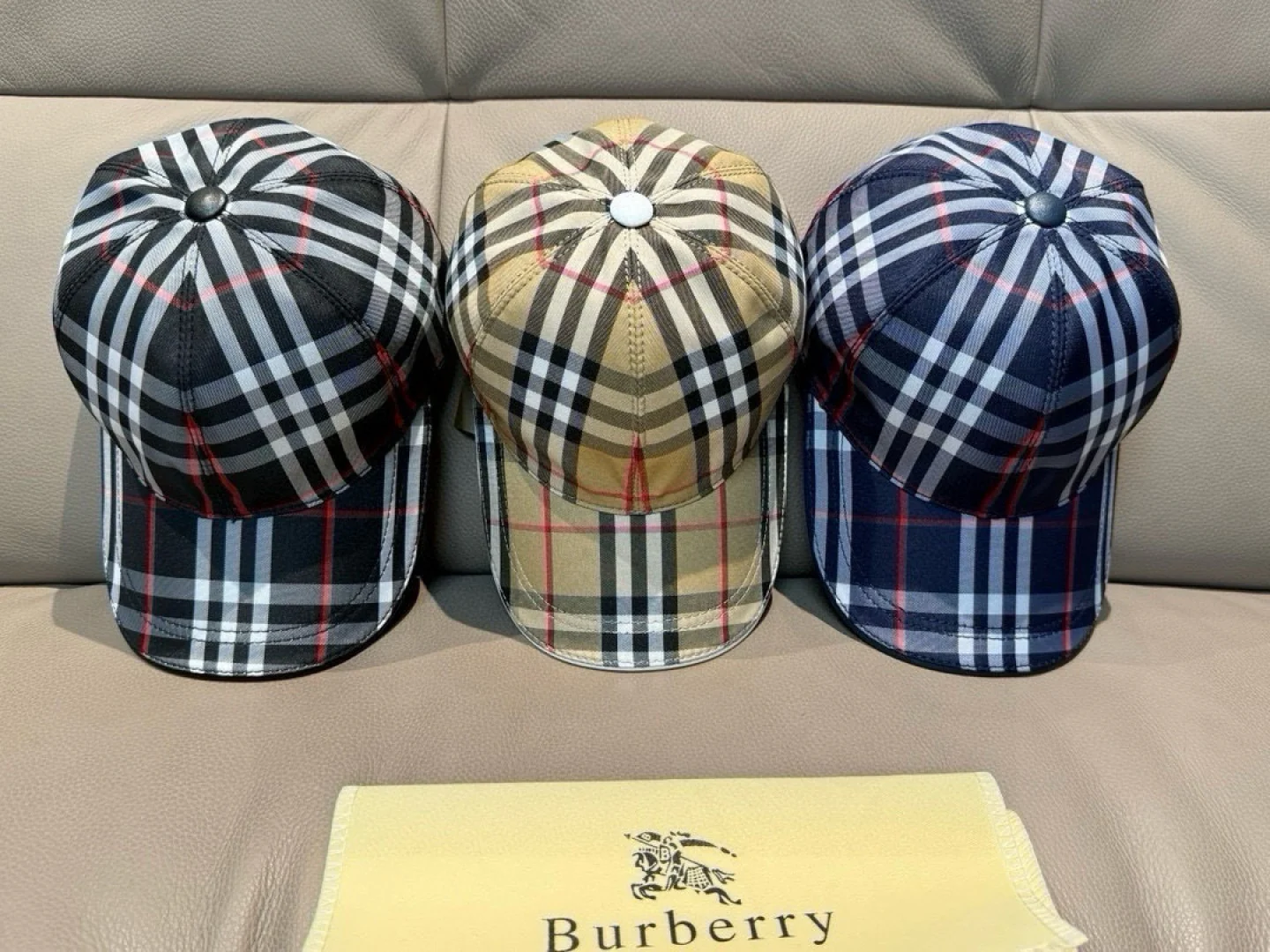 Бейсболка Burberry Classic Check, черная
