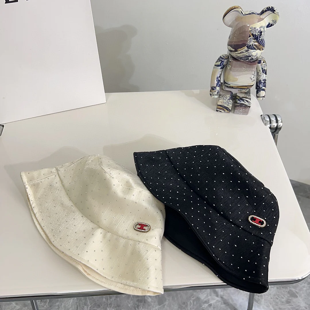 Новая роскошная рыбацкая шляпа Celine 2024 с стразами - белая.