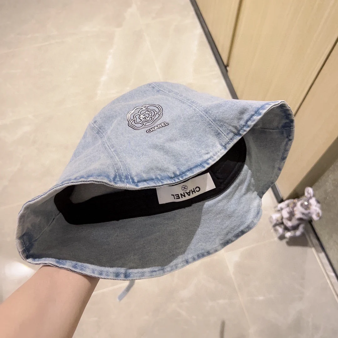 Новинка сезона весна/лето 2023 от Chanel - Ковбойская рыбацкая шляпа - Светло-голубая