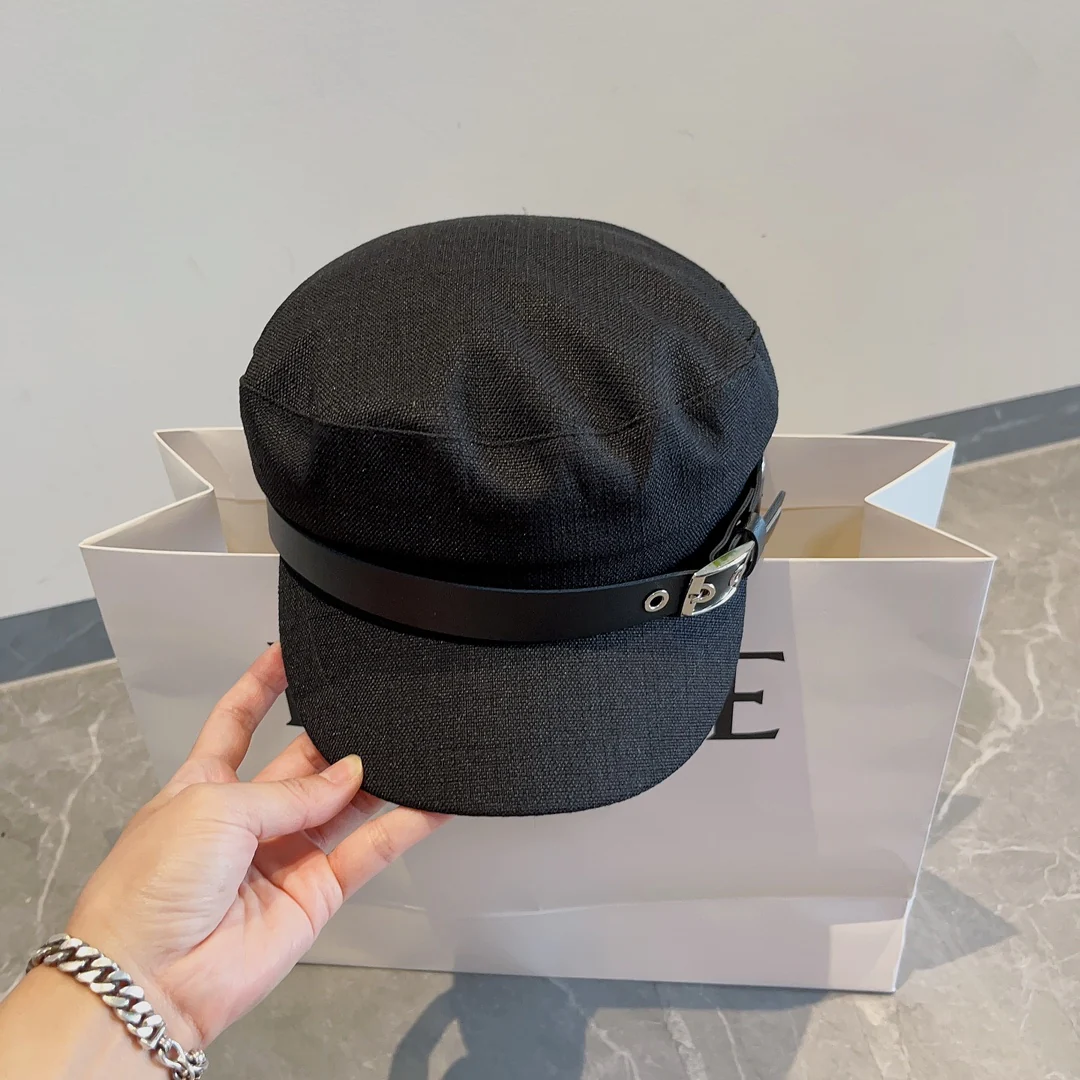 Prada - Новая модель берета на пуговицах для осенне-зимнего сезона - Черный