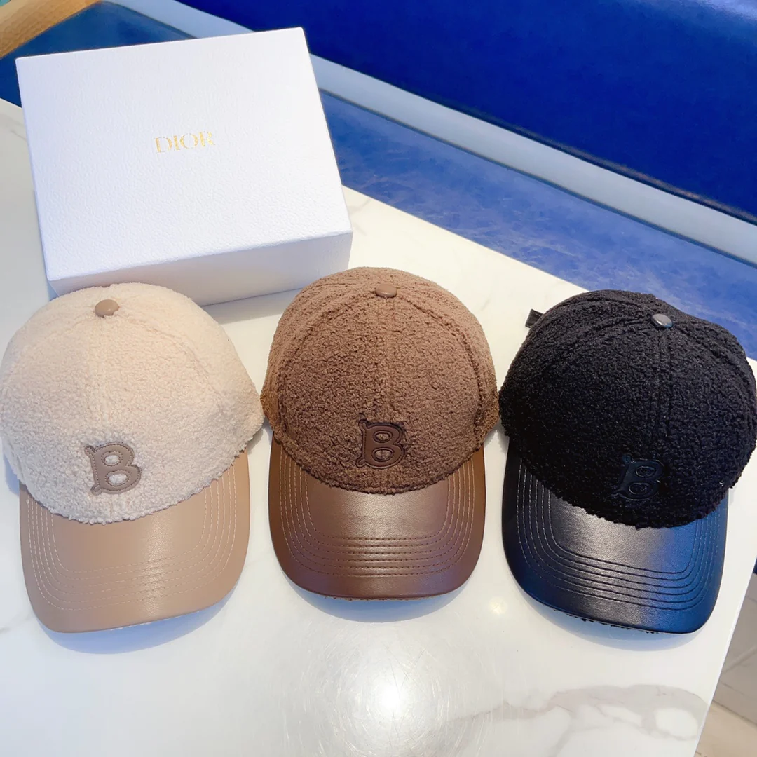 Бейсболка Balenciaga из овечьей шерсти