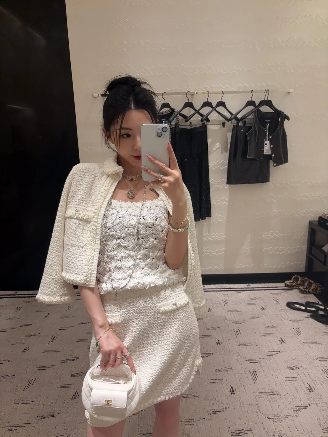 Колье Chanel 25p с ажурным круглым узором и двойной буквой С - Золото - Серебро