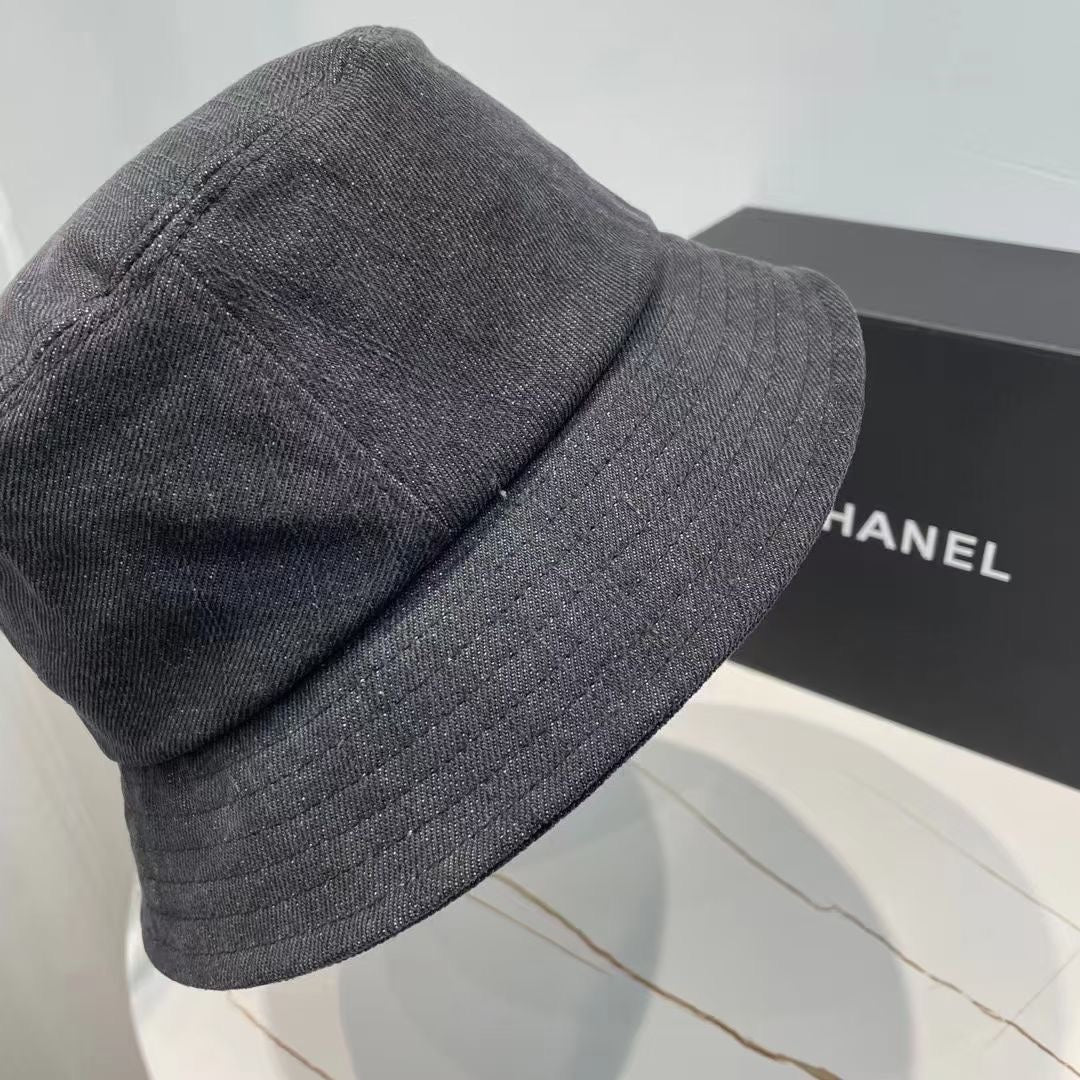 Рыбацкая шляпа Chanel, украшенная пайетками и стразами - Рекомендовано на Xiaohongshu - 2