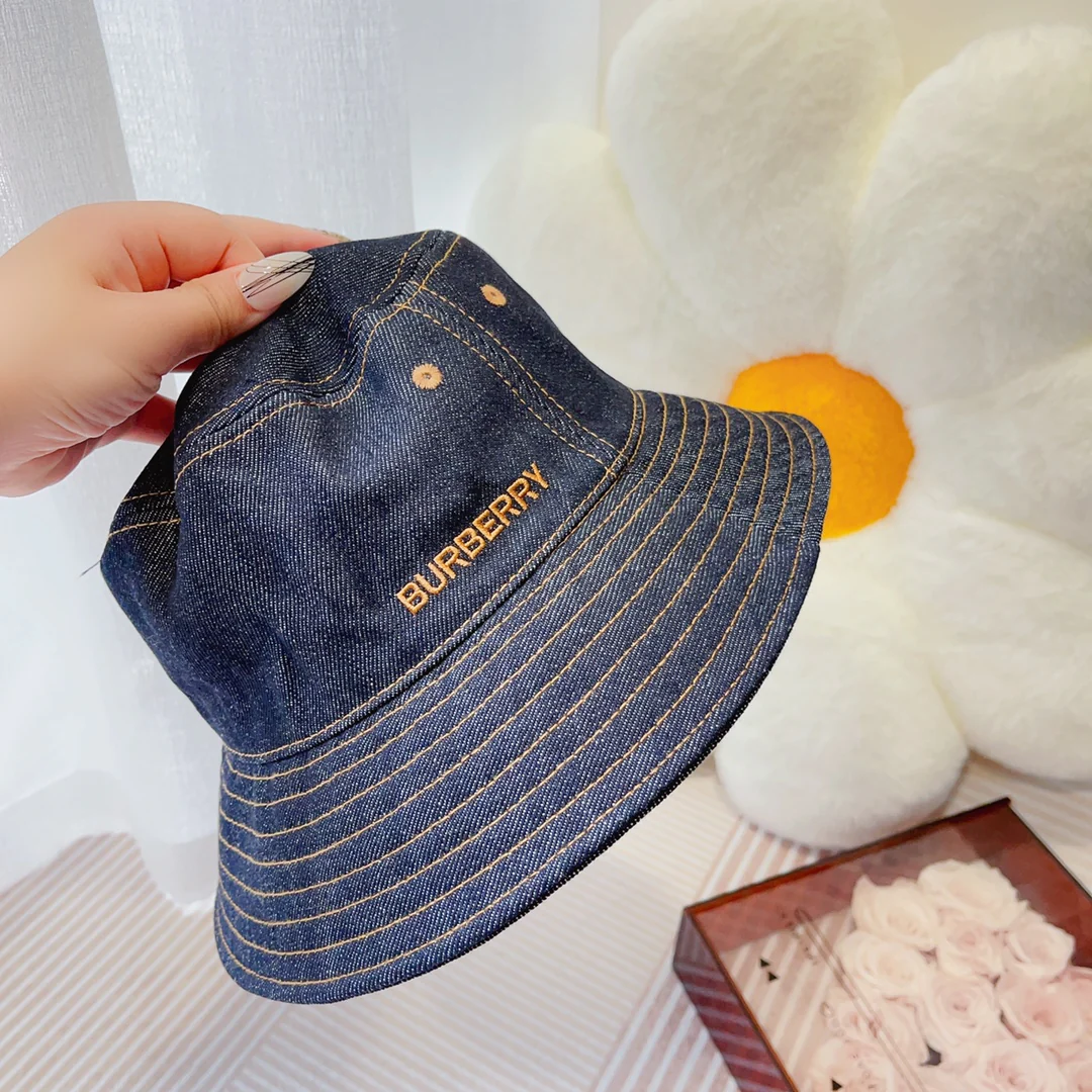 Burberry - Ковбойская панама