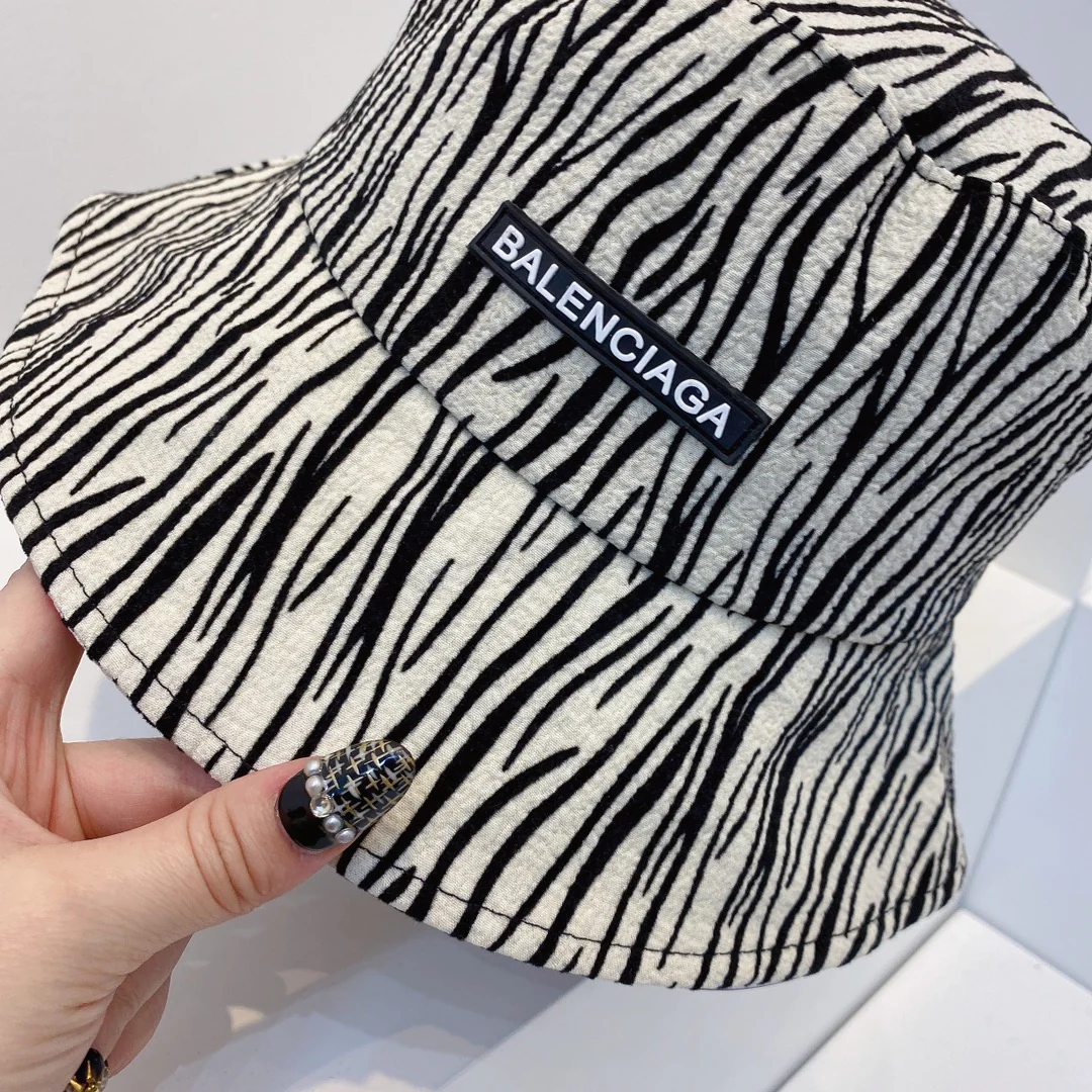 Balenciaga Рыбацкая шляпа с зеброй