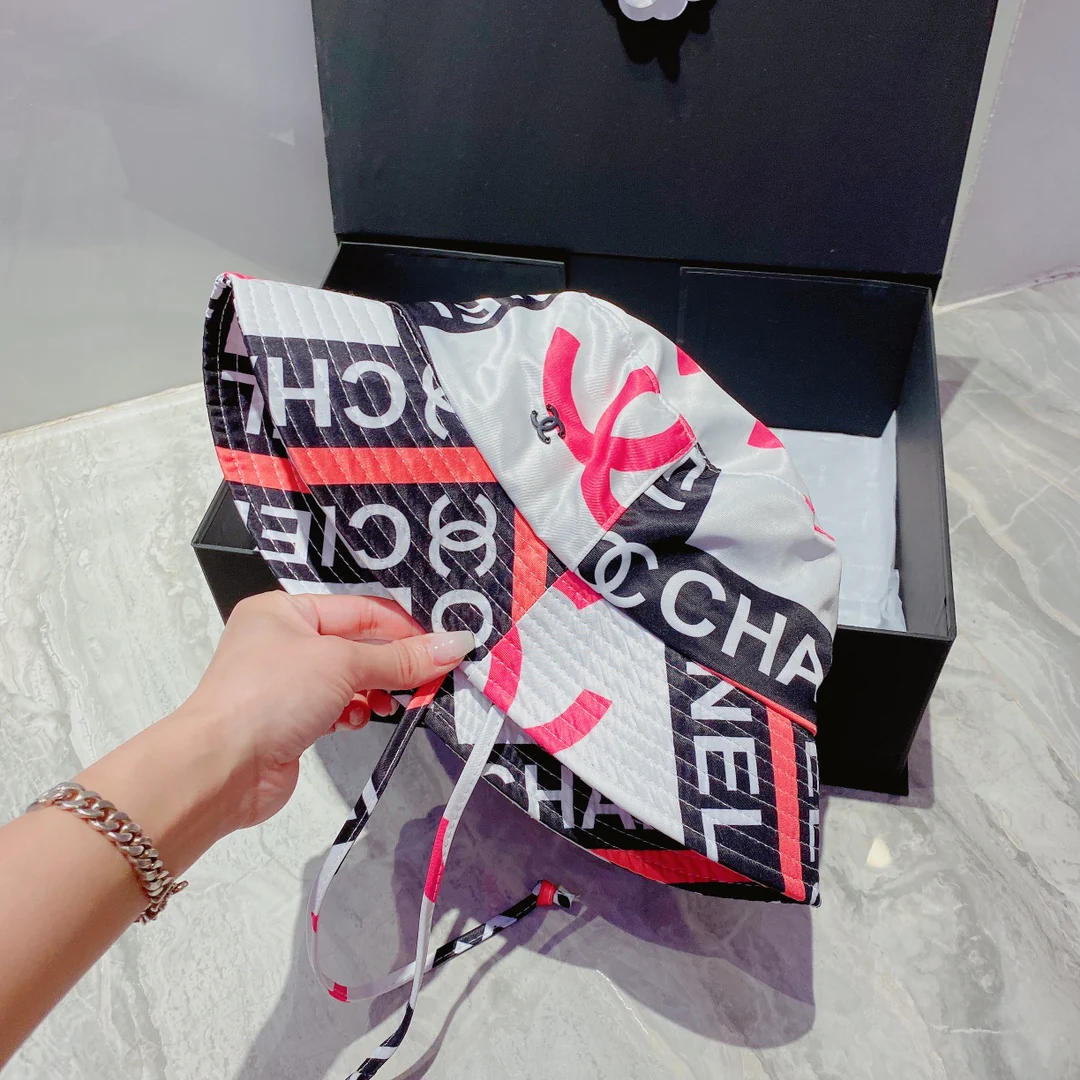 Chanel - Новая рыбацкая шляпа с граффити - 1