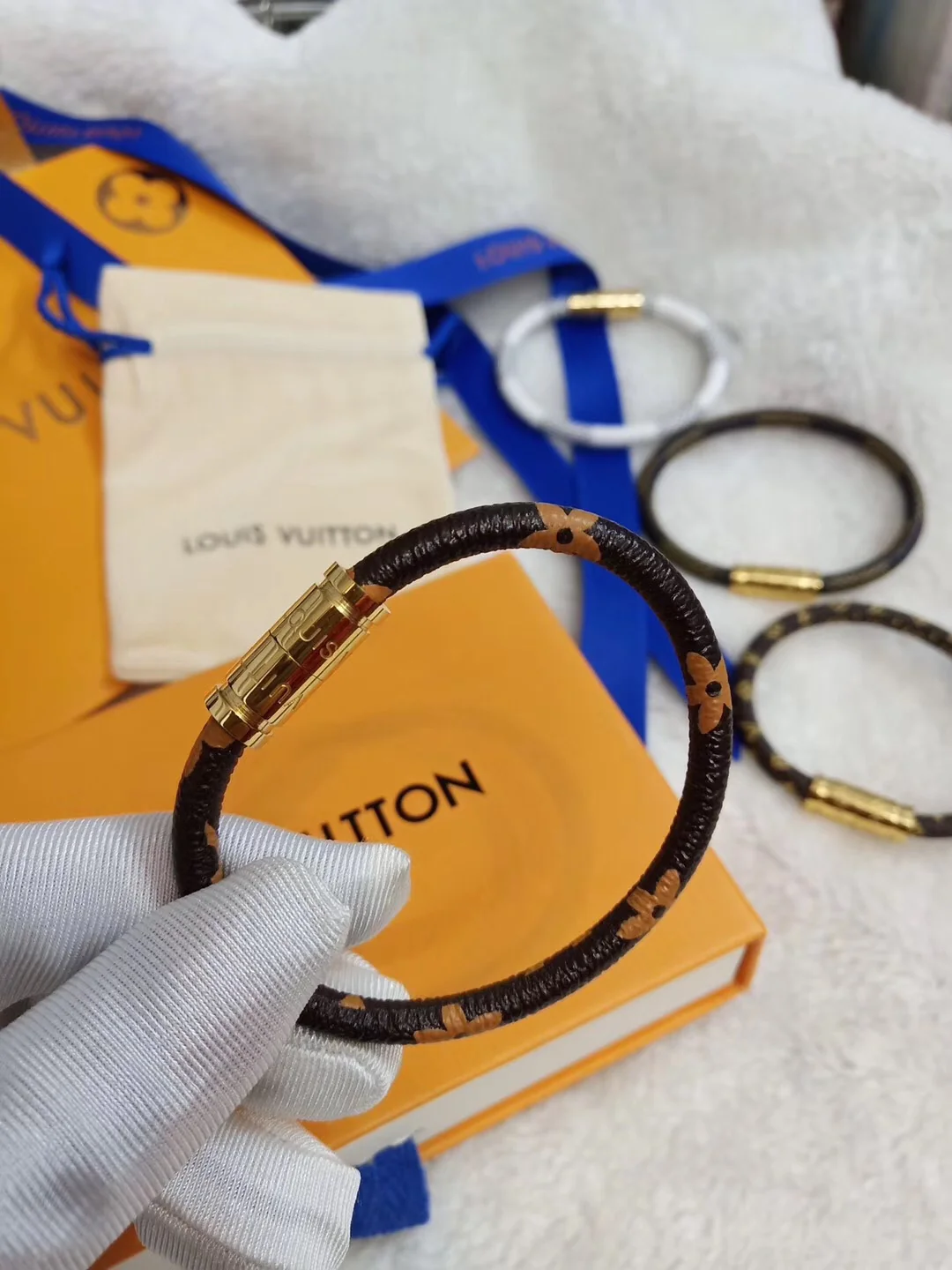 LV-браслет