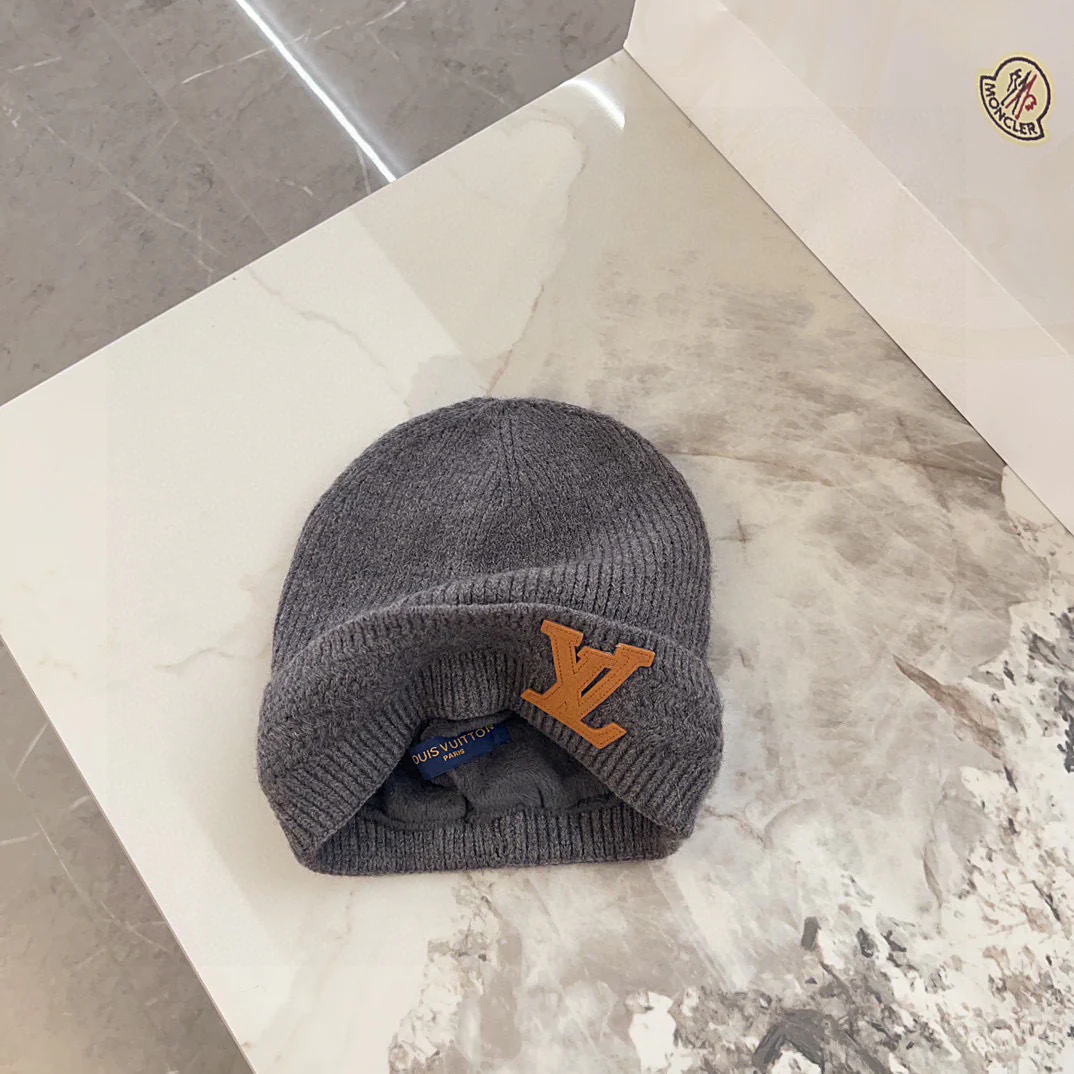 Вязаная шапка LV Leather Label - серая