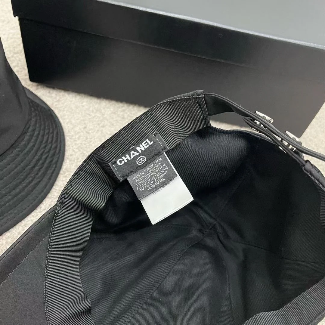 Chanel - Простая и универсальная бейсболка - Черная