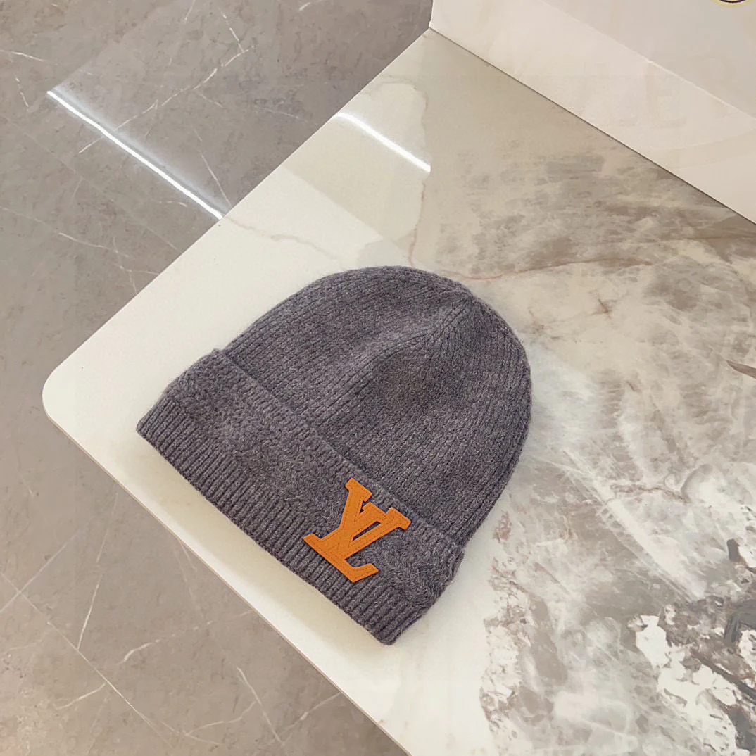 Вязаная шапка LV Leather Label - серая