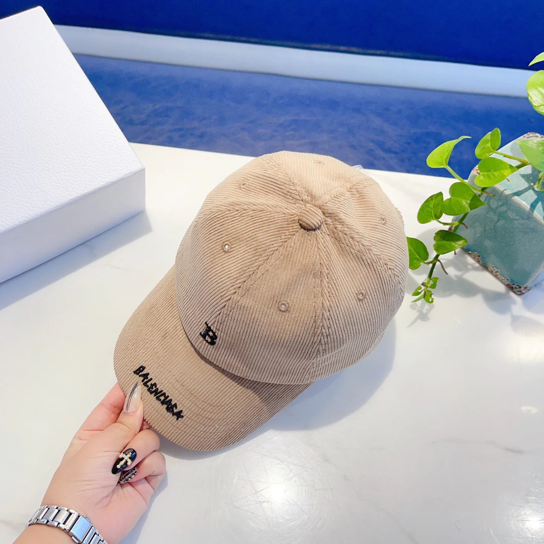 Бейсболка Balenciaga из вельвета