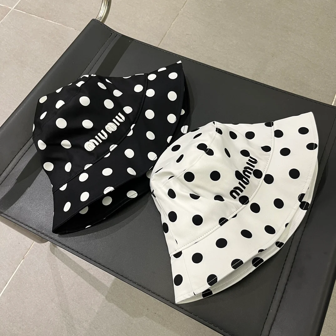 Miu Miu - Рыбацкая шляпа в горошек - Черная