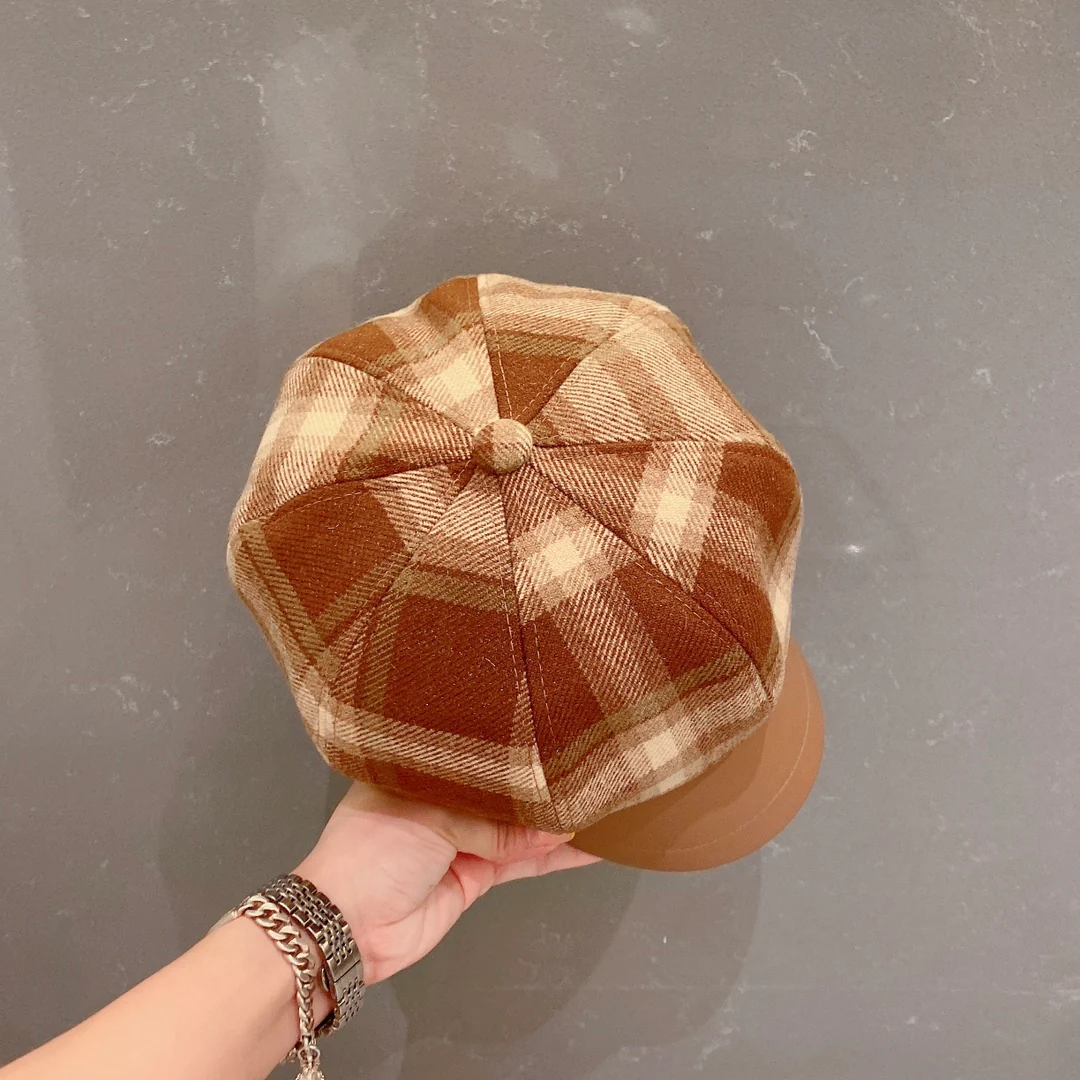 Клетчатая бейсболка Prada - коричневая