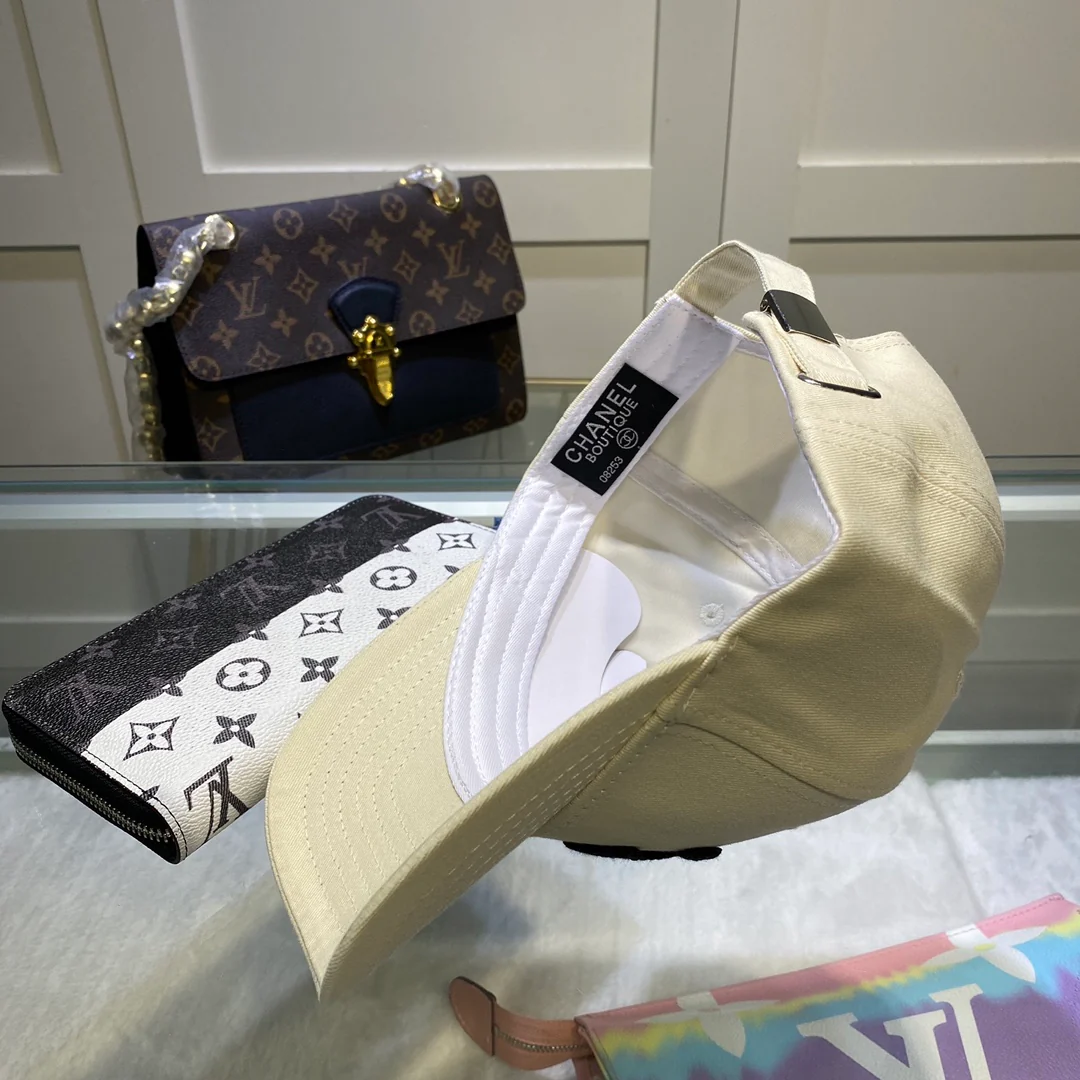 Chanel - Новые бейсболки в продаже в бутиках