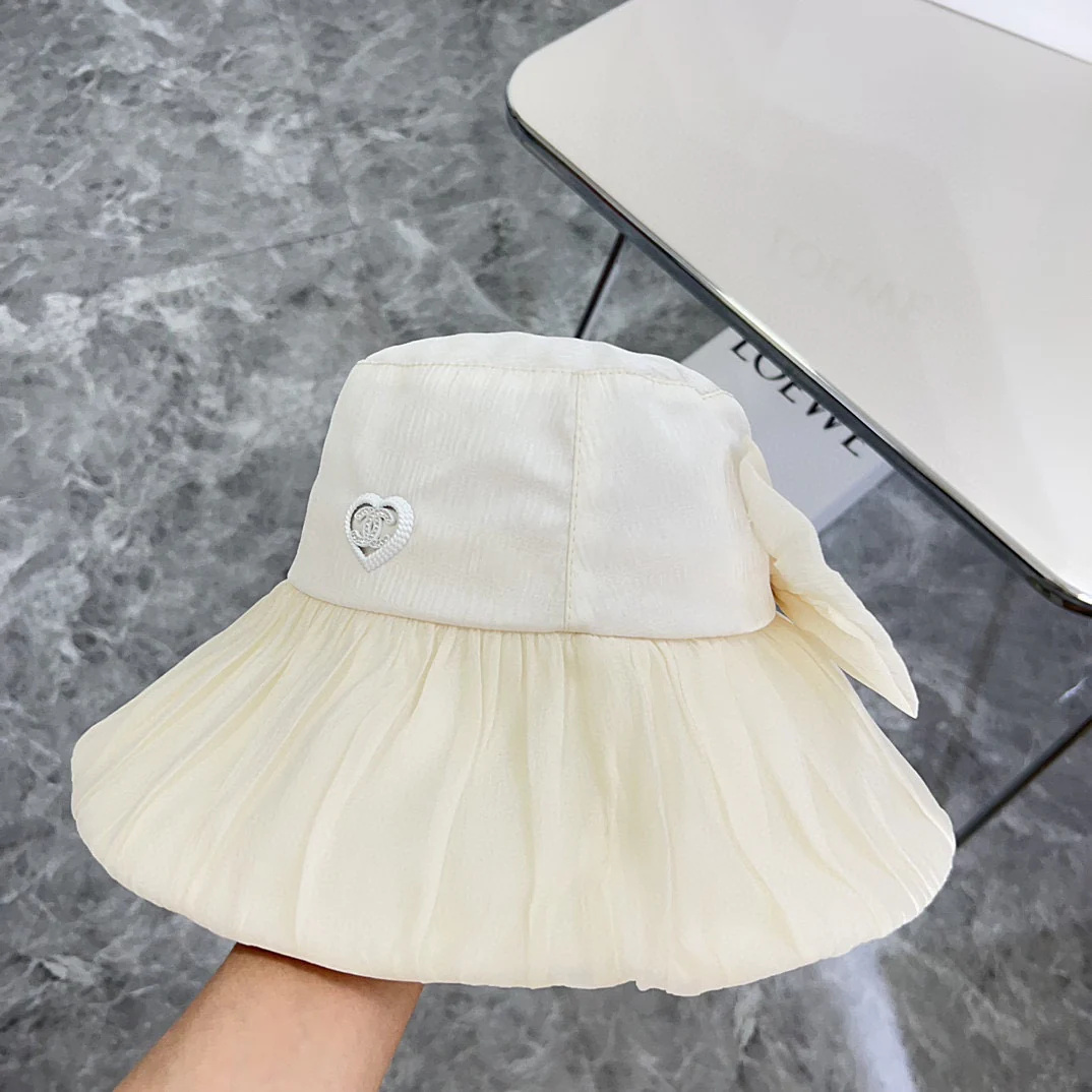 Новая элегантная шелковая шляпа от солнца Chanel 2024 с бантом - белая.