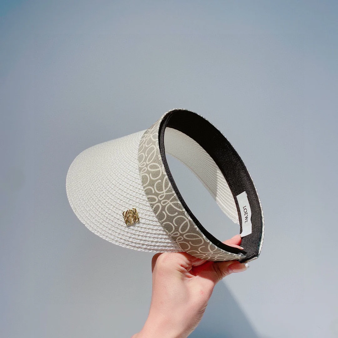 Lolwei - Соломенная шляпа-повязка на голову с монограммой, выполненная в стиле пэчворк, с металлическим ярлыком.