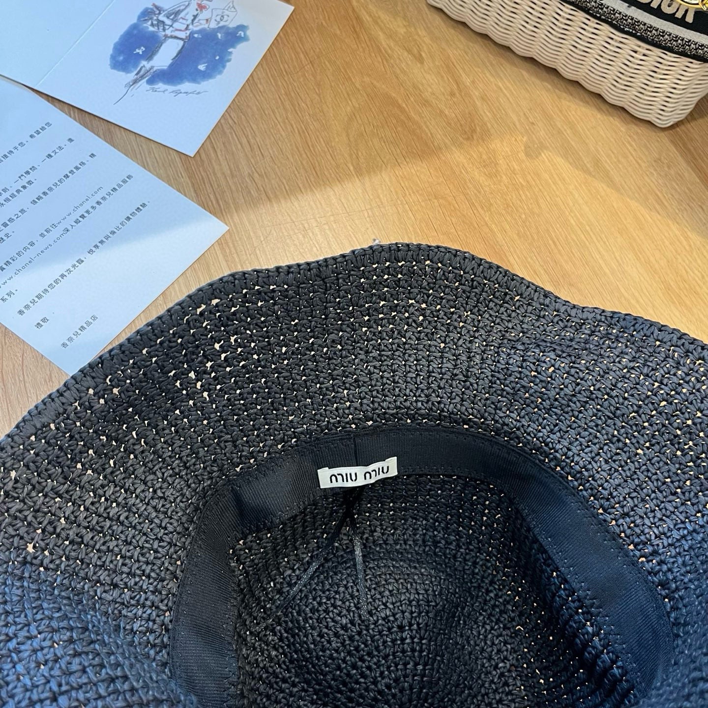 Miu Miu - Плетеная соломенная шляпа - Черная