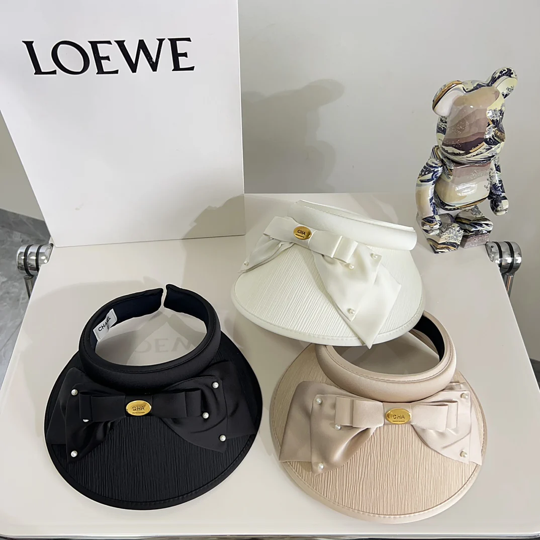 Новая летняя солнцезащитная шляпа Chanel 2024 в жемчужном стиле - белая.