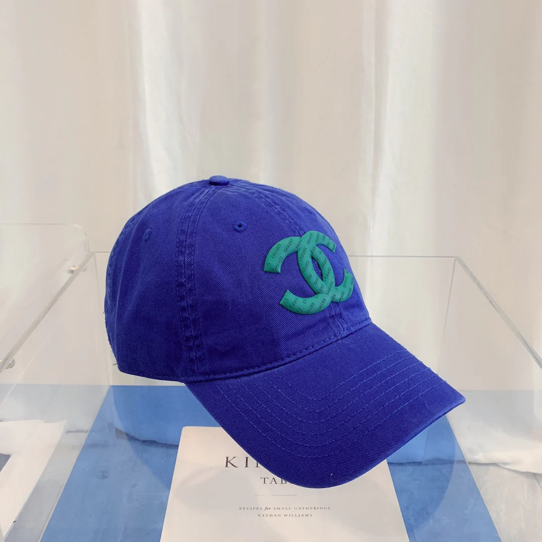 Бейсболка Chanel из осенне-зимней коллекции